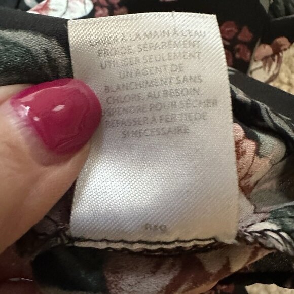 Halogen Top Women’s Medium Petite Black Floral Sleeveless Pink Flowers - Picture 12 of 13